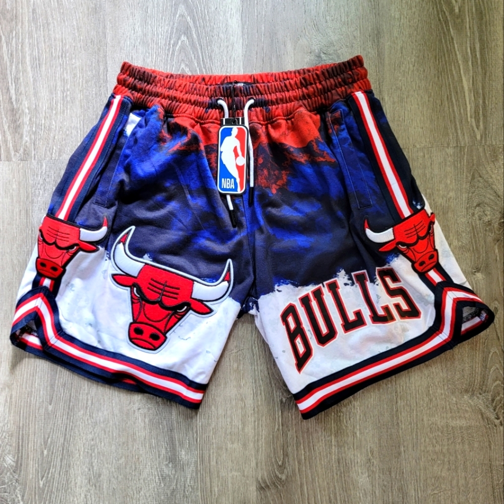 BRAND NEW CHICAGO BULLS LOGO PRO TEAM SHORT MENS SIZE LARGE
